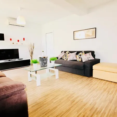 Appartement Big 2 Bedroom, Xxl Pool, In Hearth Of Ayía Nápa