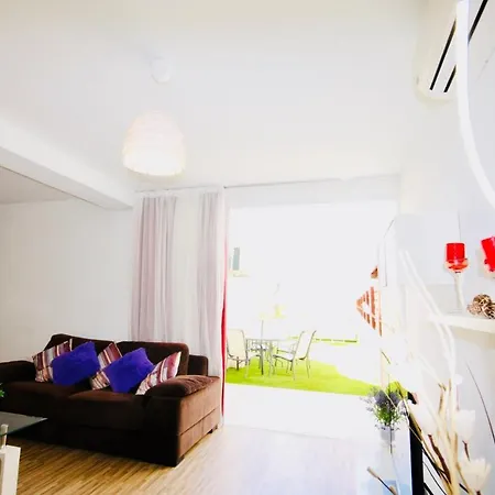 Appartement Big 2 Bedroom, Xxl Pool, In Hearth Of Ayía Nápa
